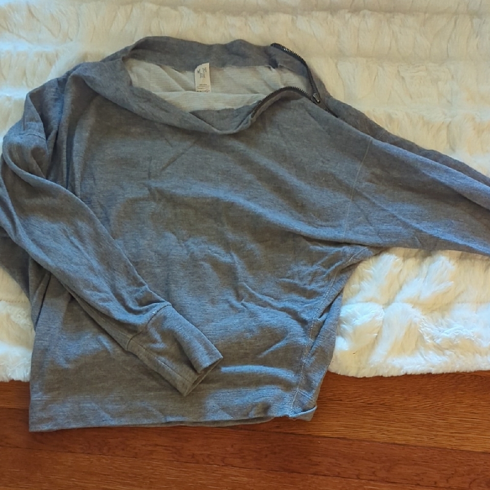 We The Free Gray Long Sleeve Top